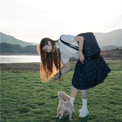 君有云